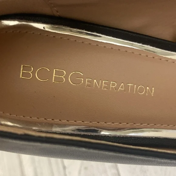 BCB GENERATION Black HARLIA Pumps with Front Silver Chain Accent. - Picture 9 of 12